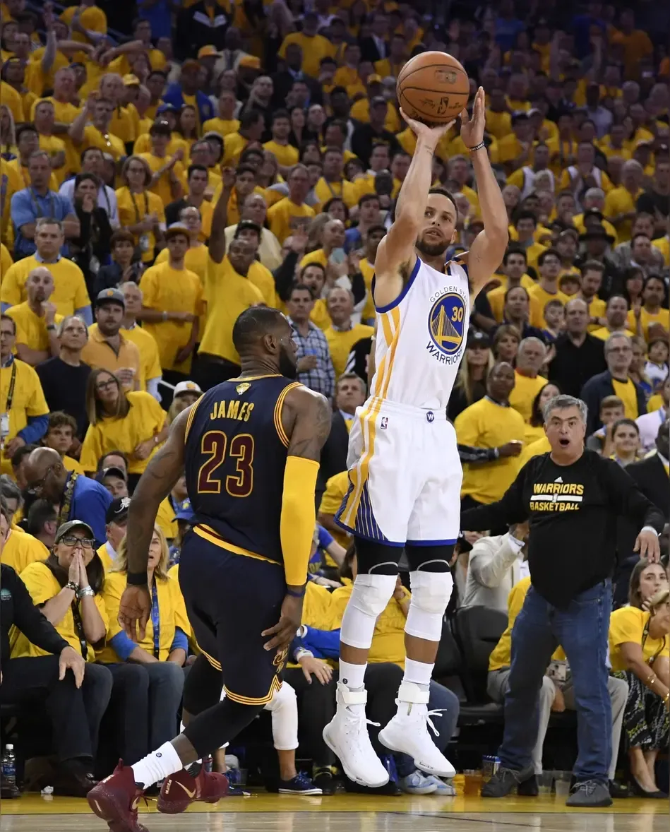 库里三巨头联手,绝杀战胜得分突破,鹈鹕冲击季后赛!